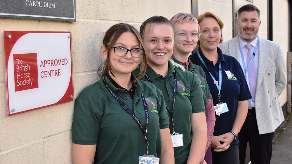 Equine Students posing with Anne Hardwick and Alan Pease